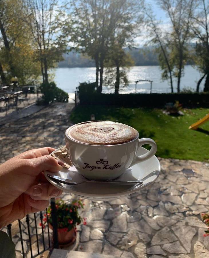 Hotel Mlyn Penzion & Wellness Radvaň nad Dunajom Exterior foto